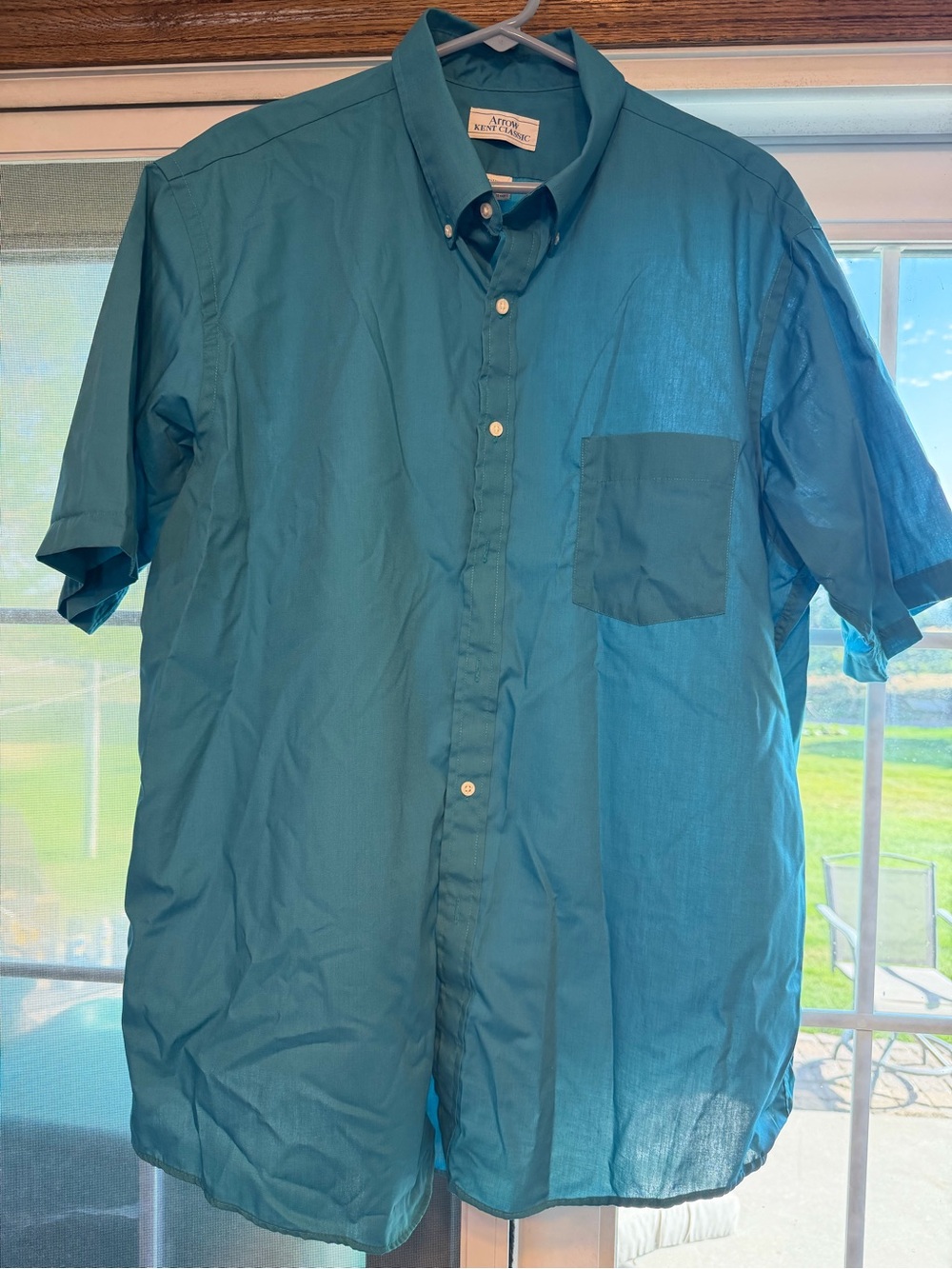 Men's Short-Sleeve Button-Down Shirt. Bin 76
